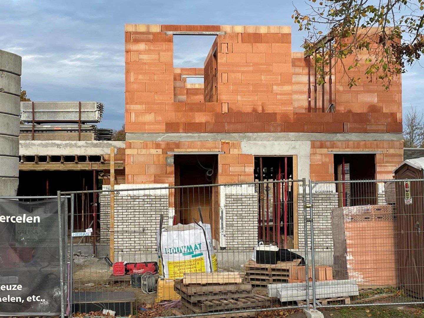  Rechterkant Ben woning in Mol Sluis 83 (E-peil < 10) foto {{pictureIndex}}