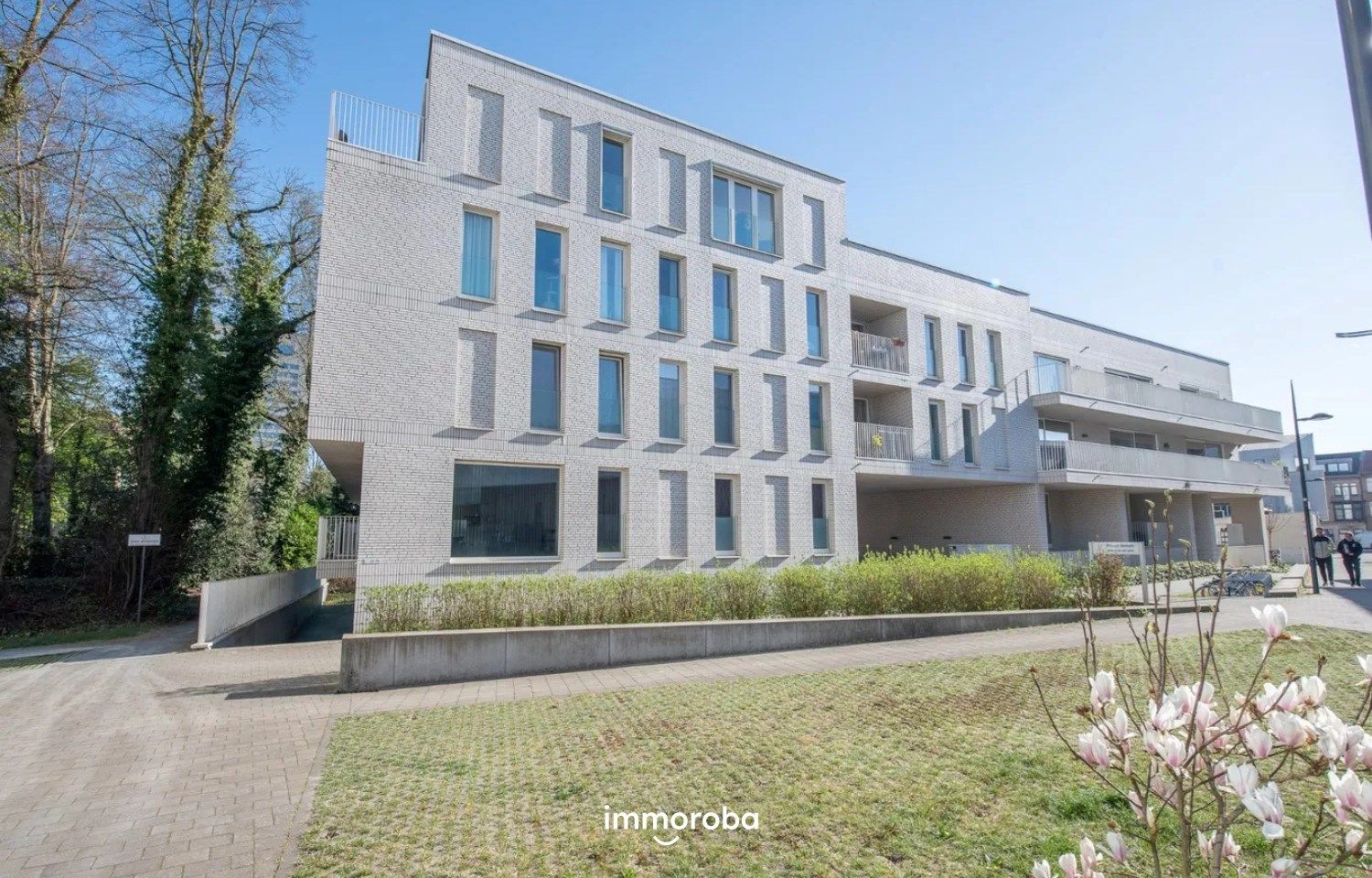 Energiezuinig gemeubeld appartement op TOP locatie te Gent, nabij Sint-Pieters-Station. foto {{pictureIndex}}