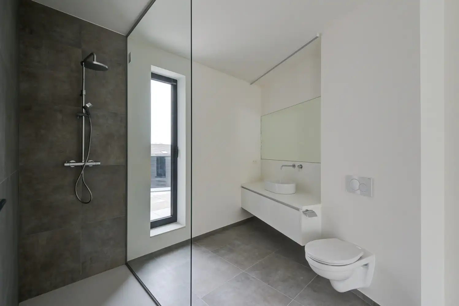 RECENT APPARTEMENT (116M²) MET TERRAS GELEGEN IN HET CENTRUM VAN BILZEN foto 11