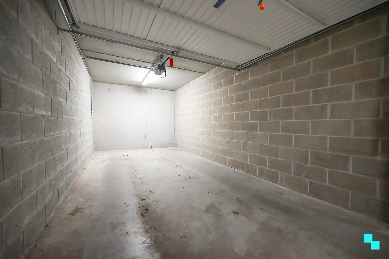 Instapklaar appartement met divers maatmeubilair te Izegem (Emelgem) foto 24