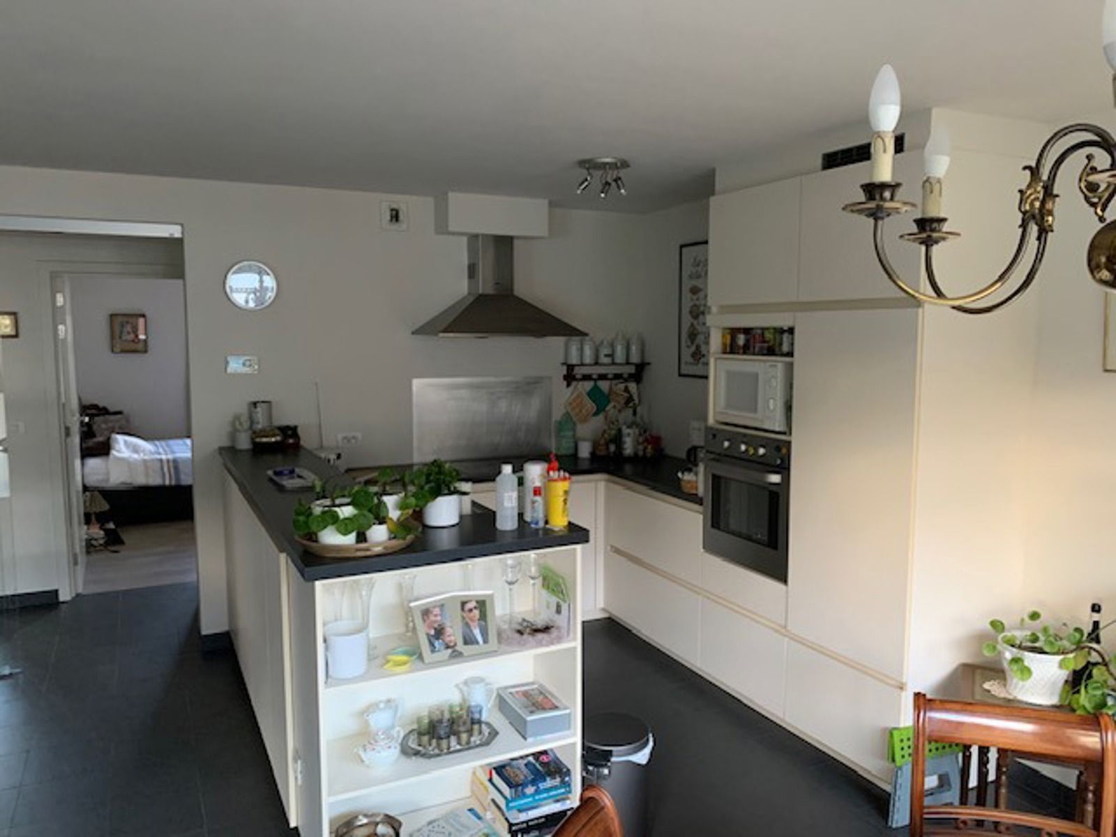 Instapklaar ruim en goed gelegen 2 slaapkamerappartement foto 14
