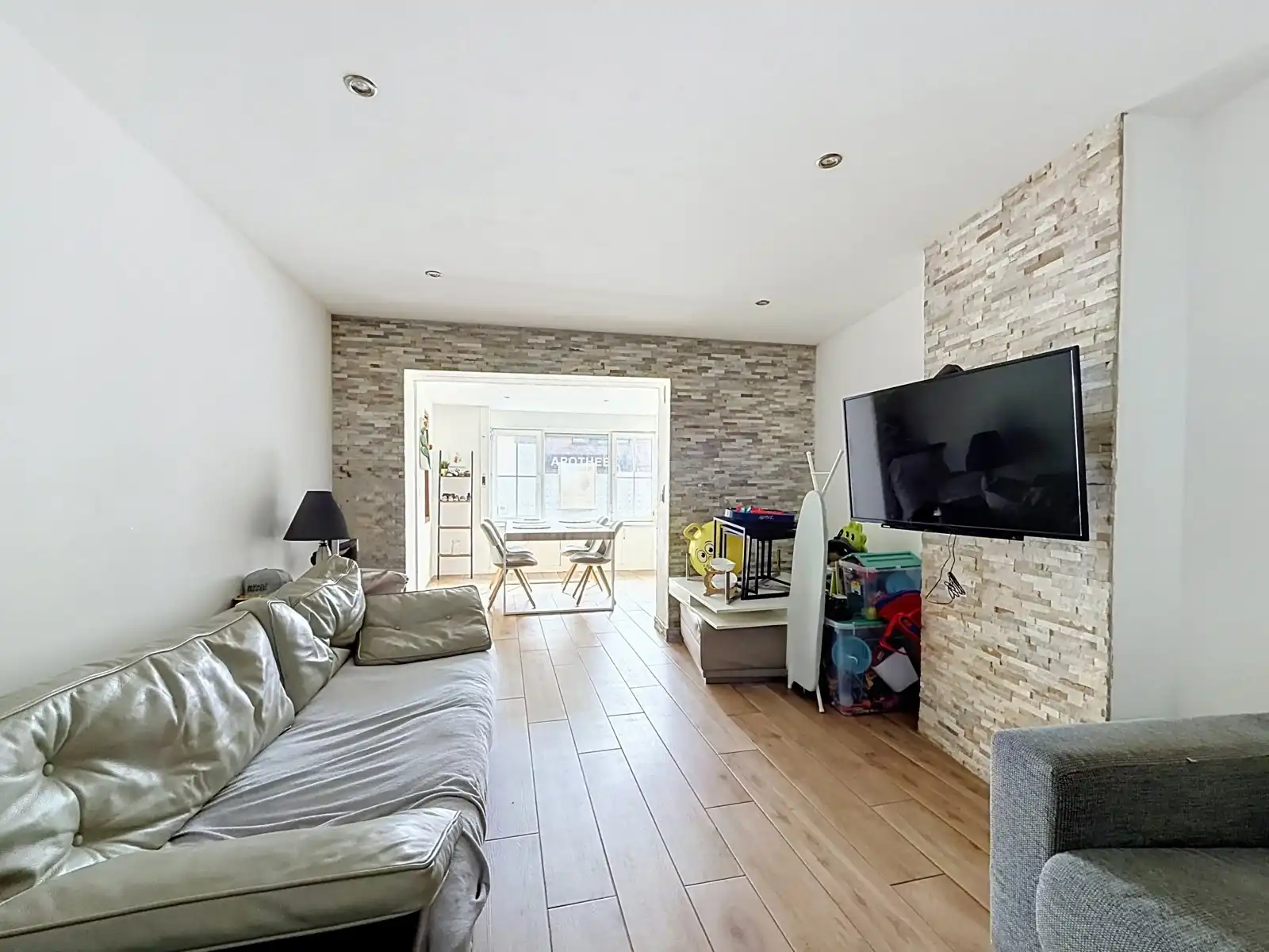 Centraal gelegen woning met 2 ruime slaapkamers! foto 3