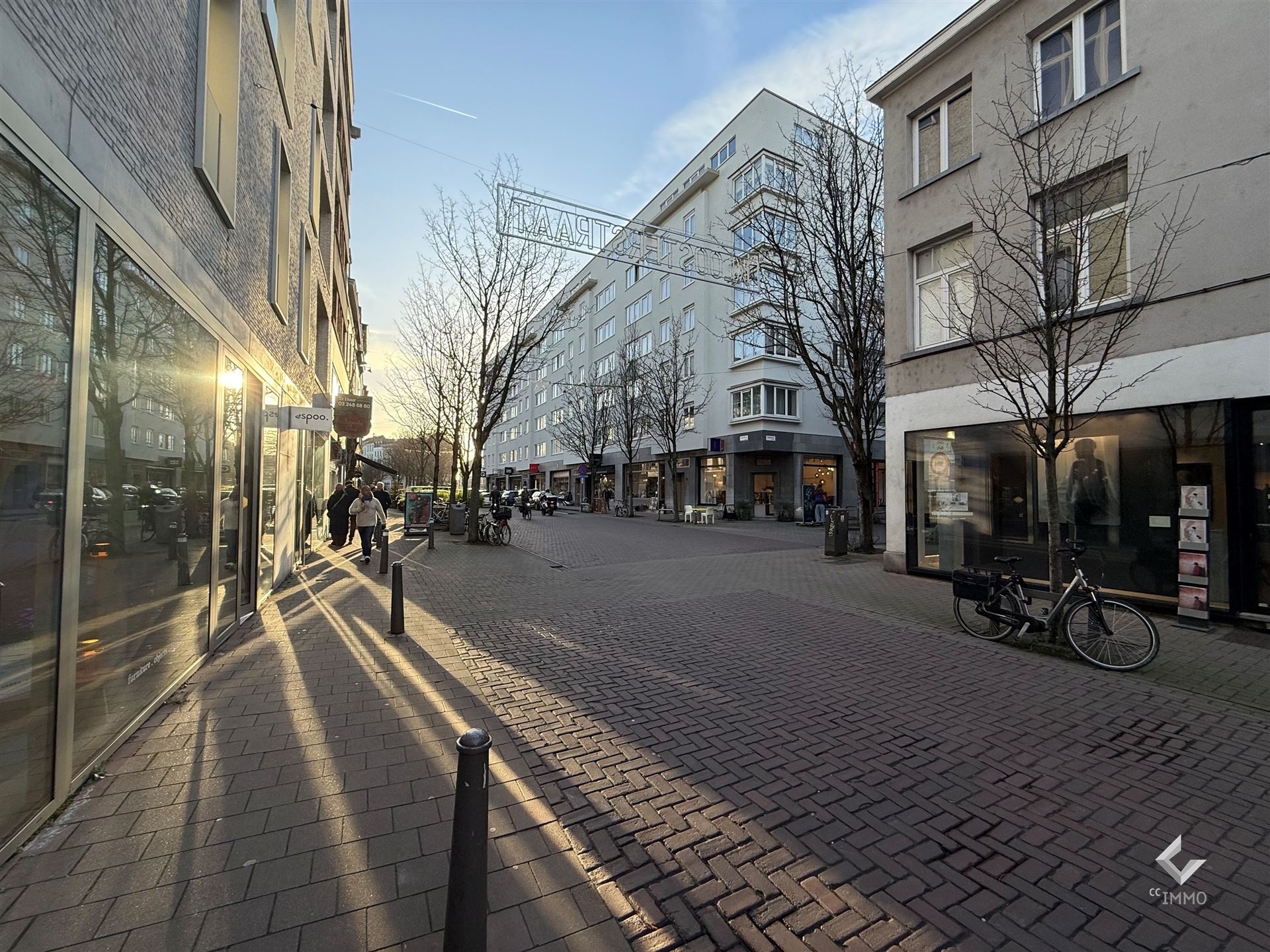 Stijlvolle winkel ca. 80m² op de gekende Kloosterstraat! foto 8