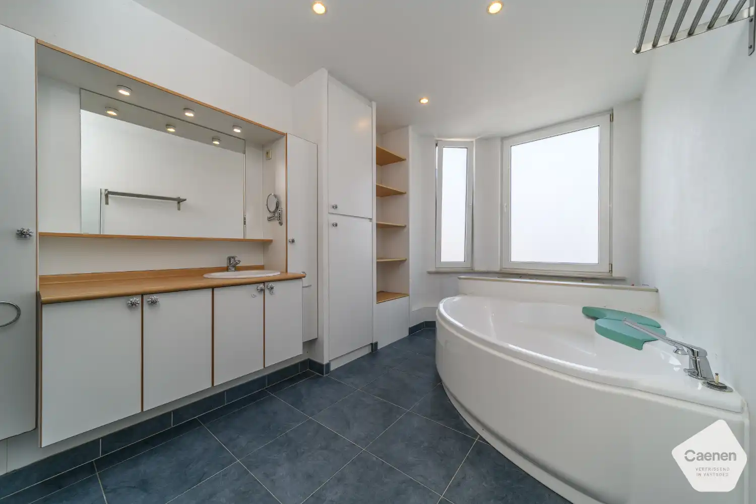 Ruime woning met handelsruimte in het centrum van De Panne foto 12