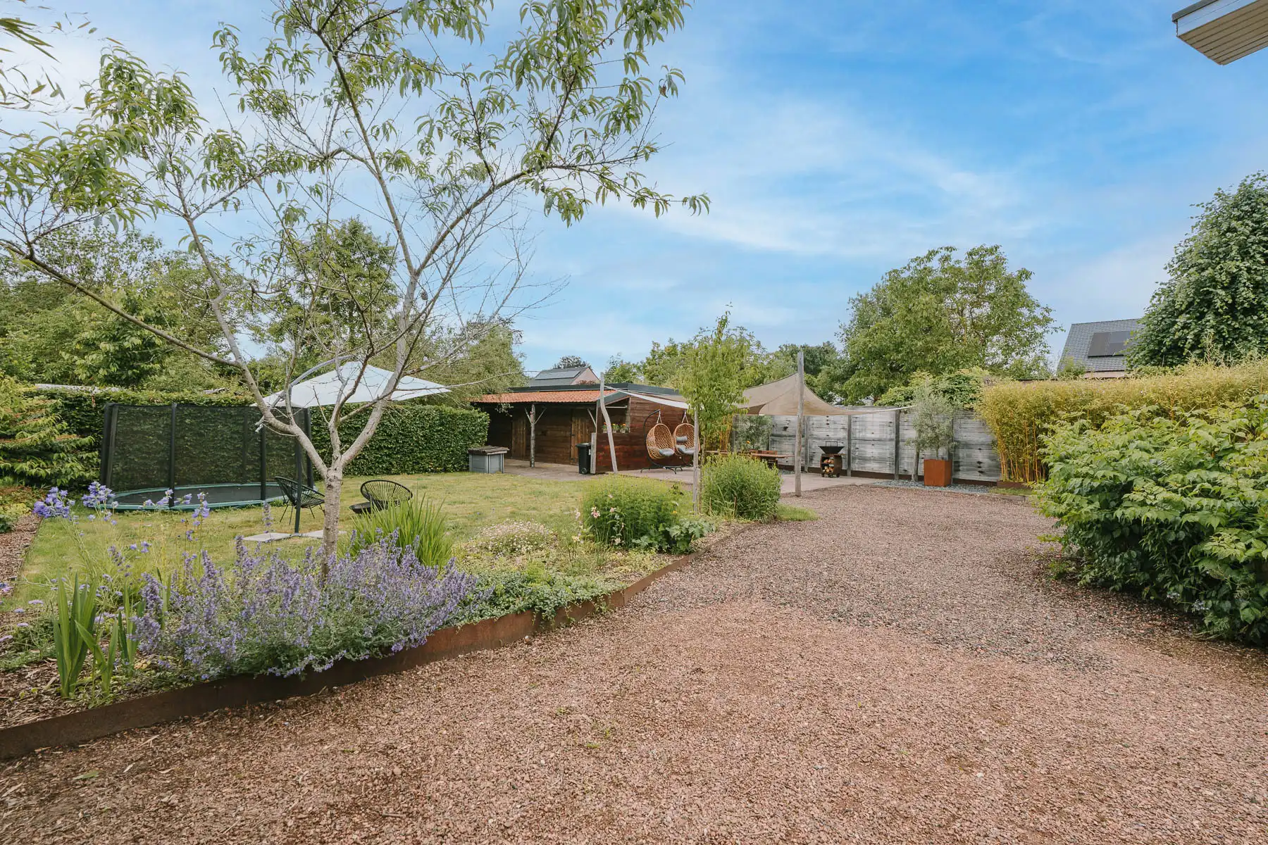 Vrijstaande, karaktervolle woning met prachtige tuin foto 27