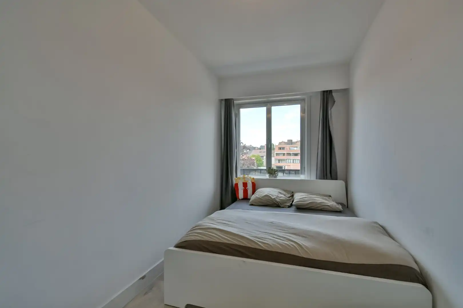 Instapklaar en lichtrijk appartement in centrum Torhout! foto 11