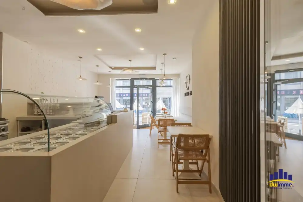 Hippe lunchplek met zonnig terras, volledig uitgerust handelspand te koop in Gent foto 9