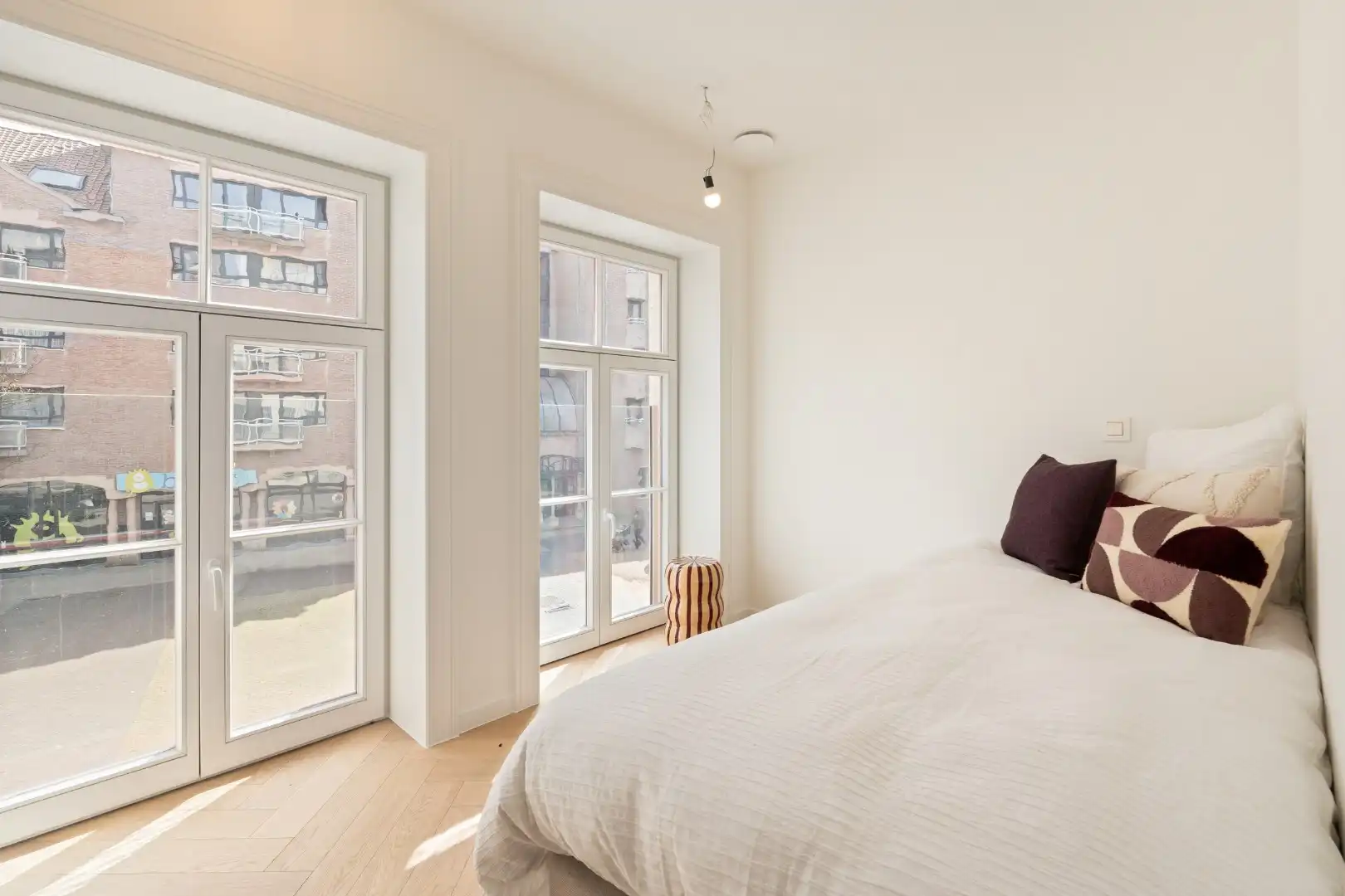 Appartement te koop in Oostende – hoge plafonds en karaktervolle architectuur nabij Achturenplein foto 11