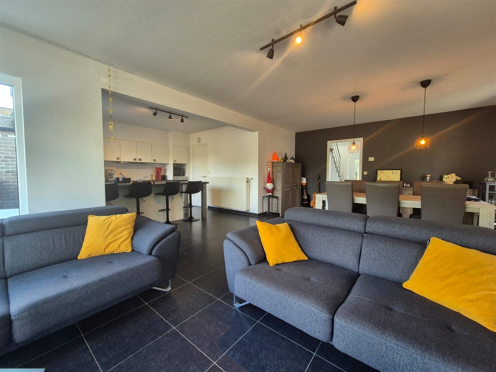 Bijzonder interessant gelegen recente woning met tuin en garage. foto 5