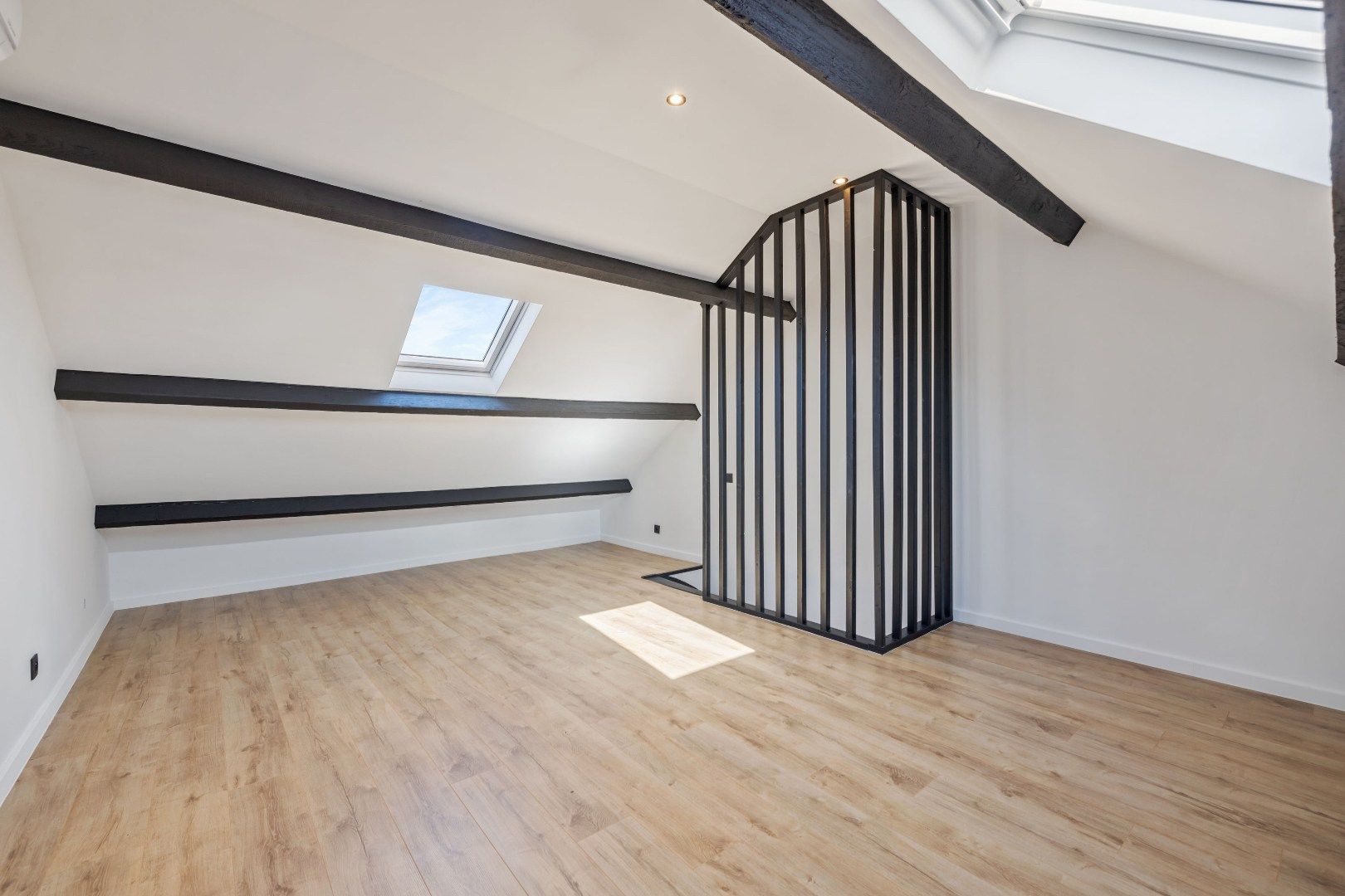 Luxueus, gerenoveerde woning met EPC: A-label te Sint-Niklaas! foto 13