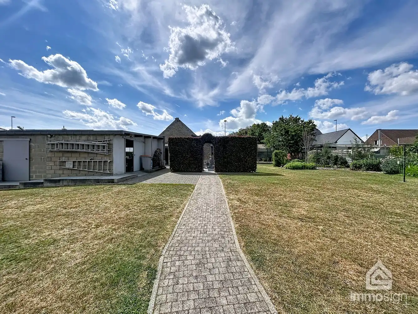 Ruime woning op bijna 2.000 m² grond met dubbele garage en werkhuis foto 41