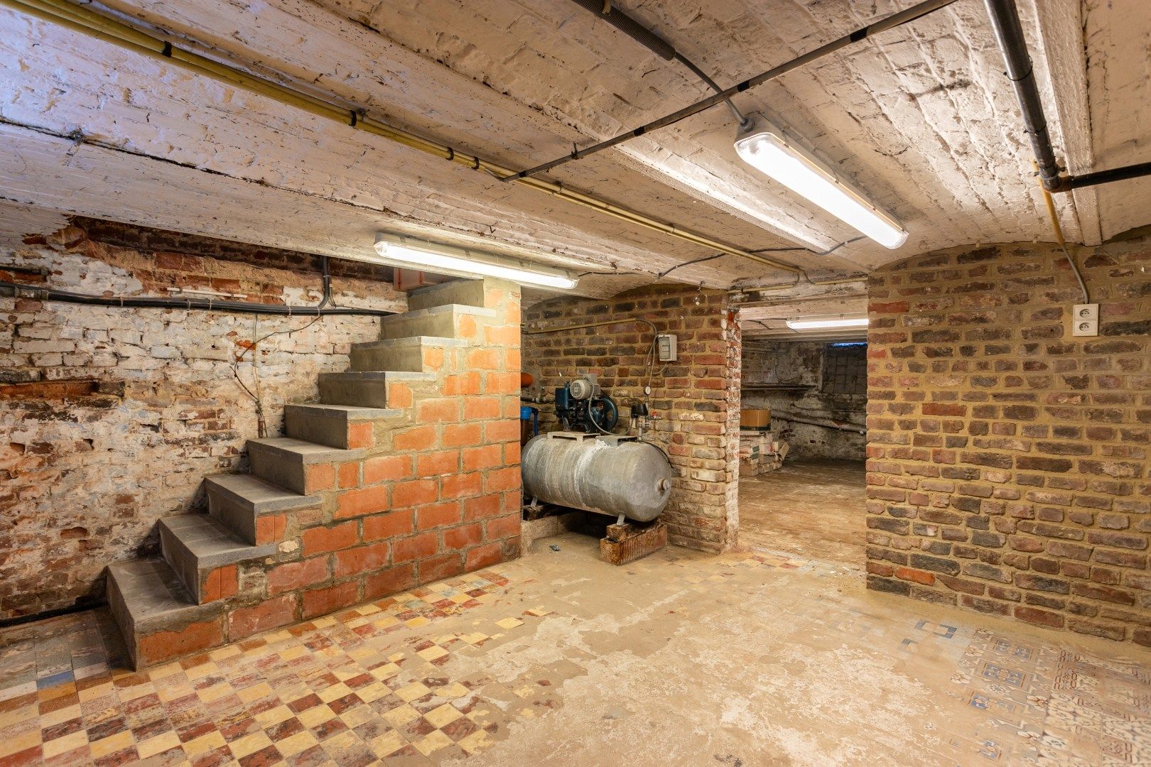Te renoveren woning met loods nabij centrum Halle foto 17