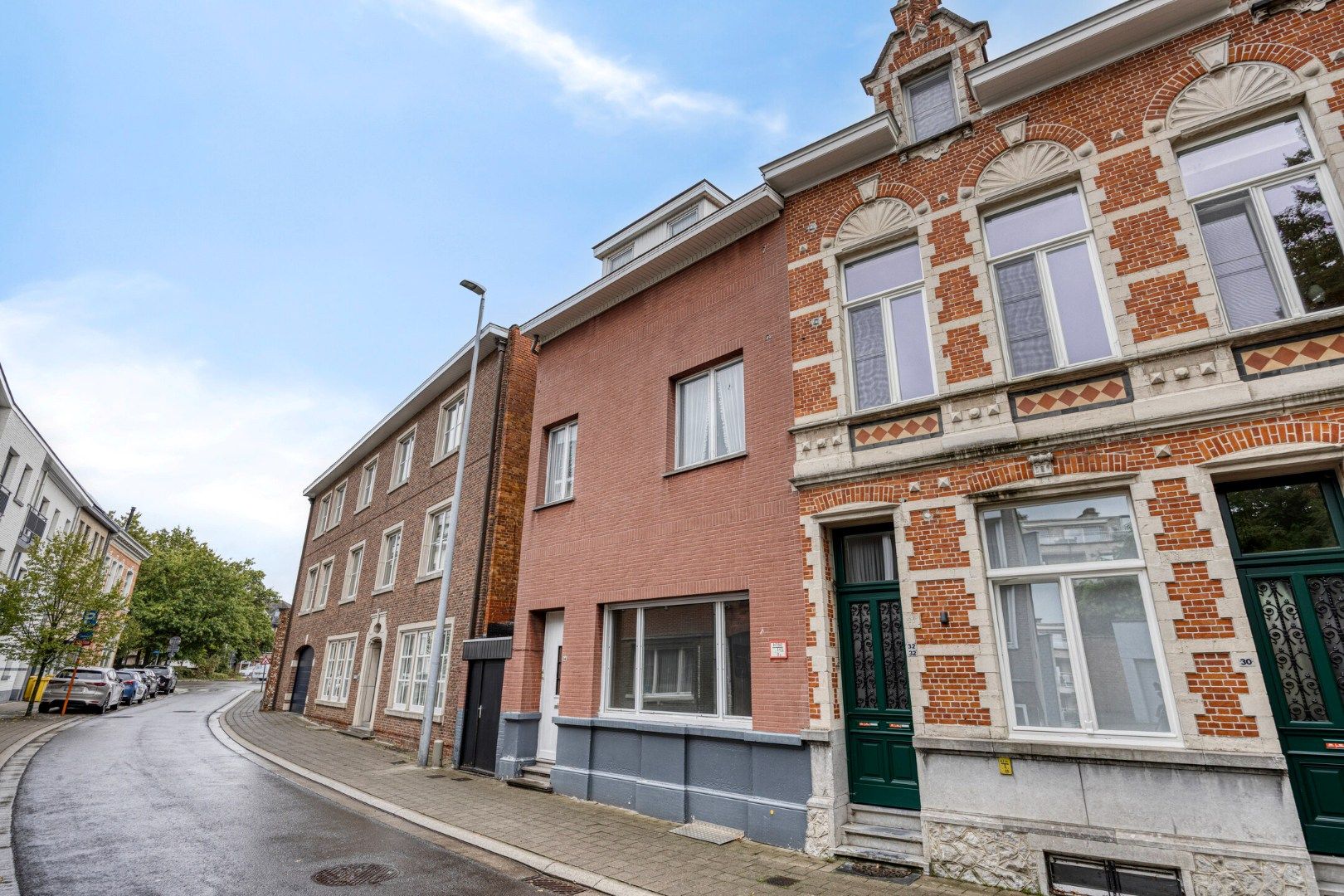 Ruime woning met 5/6 slaapkamers en ruime stadstuin in het centrum van Herentals ! foto 2