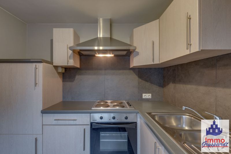 Roeselare nabij het stadspark :gezellig 2 slpk instapklaar appartement met terras foto 5