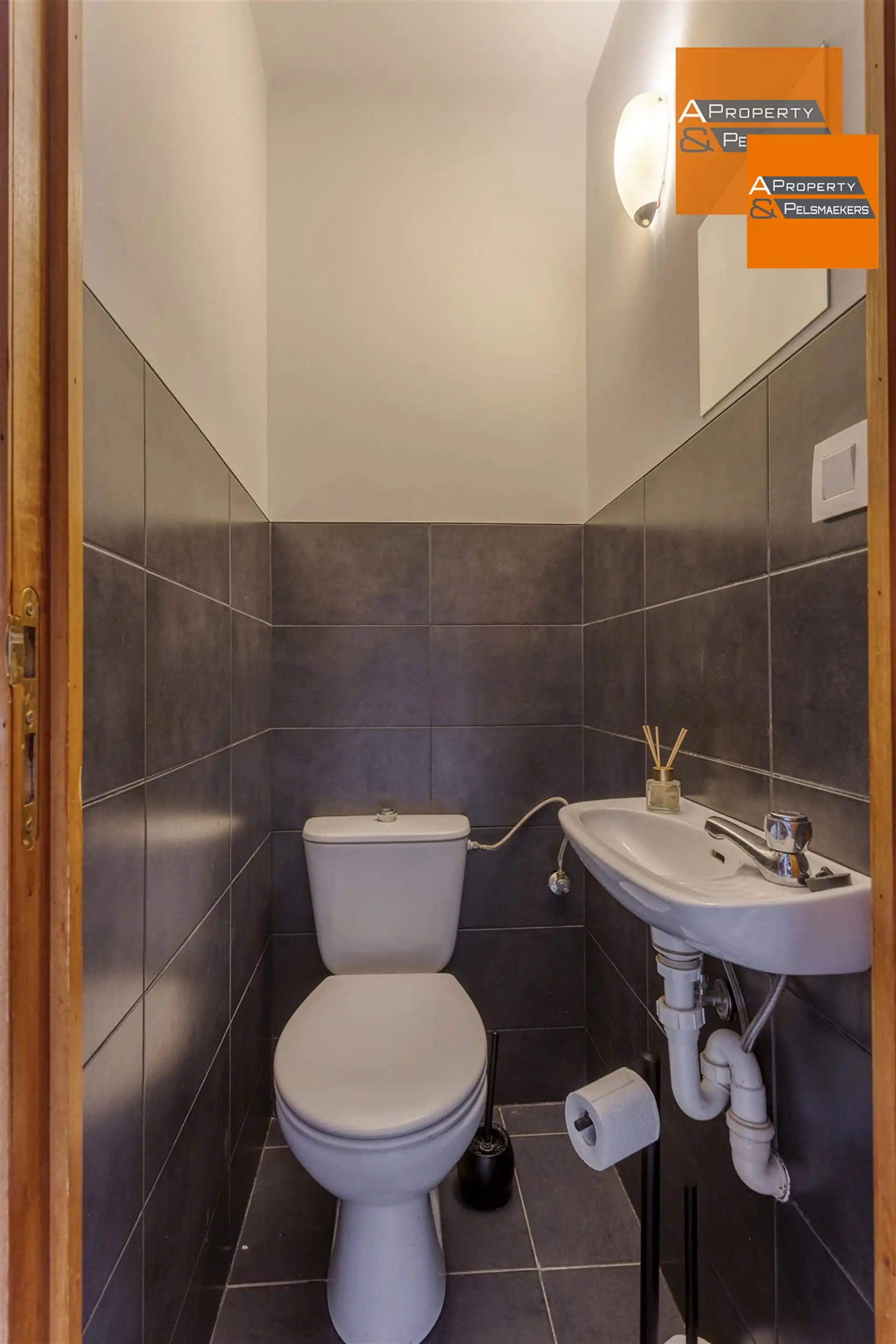 Ruime en instapklare woning met prachtige tuin in Duisburg foto 7