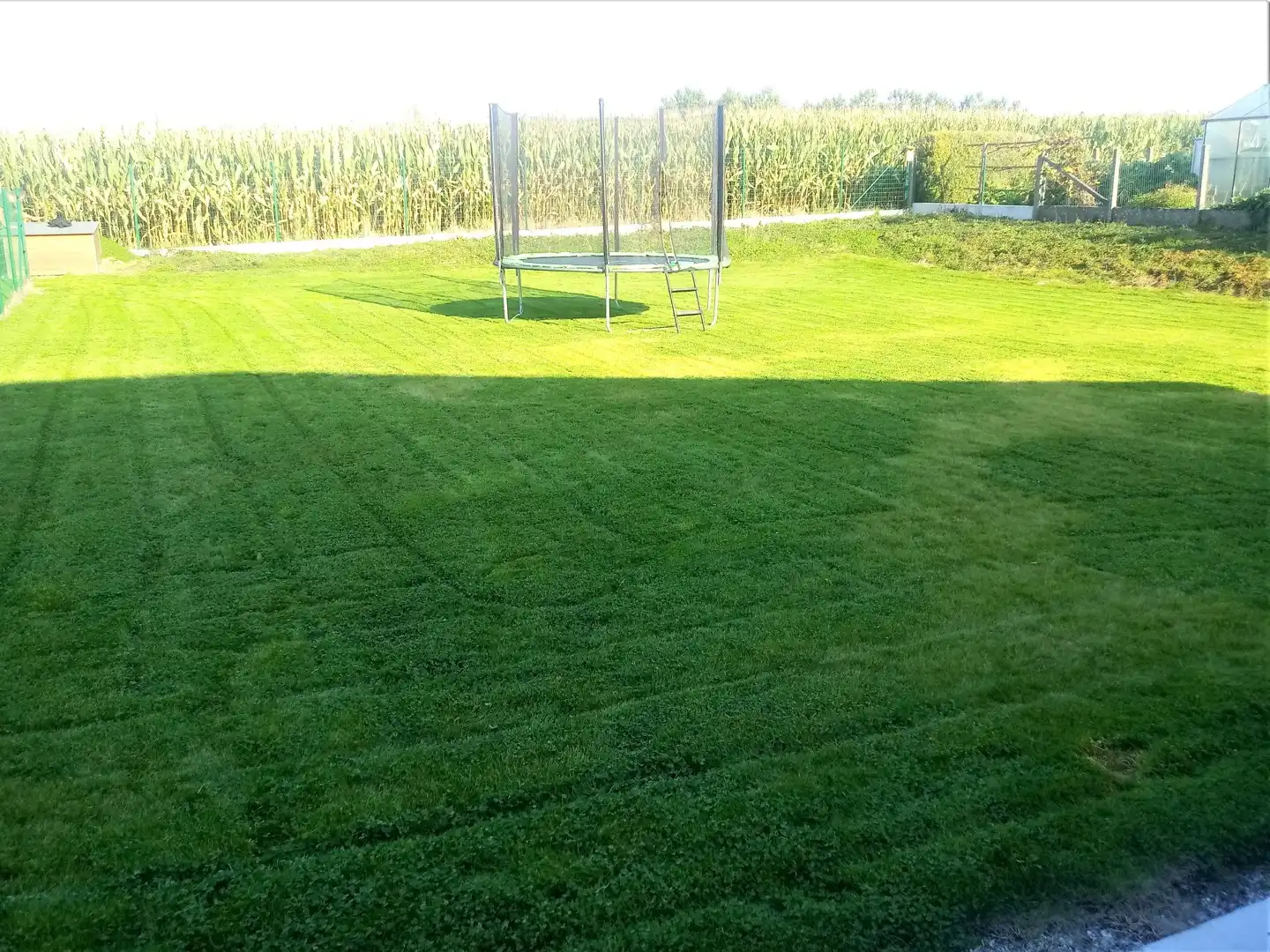 Prachtig nieuwbouw gelijkvloers appartement van 120m² met zuidgericht terras v 54m², tuin, 6 zonnepanelen en twee staanplaatsen. Toegankelijk met rolstoel. Aanrader! foto 3
