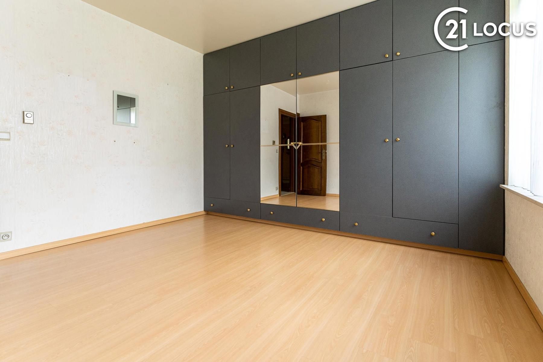 Zeer ruim appartement (132m²) met dubbele garage te huur ! foto 16