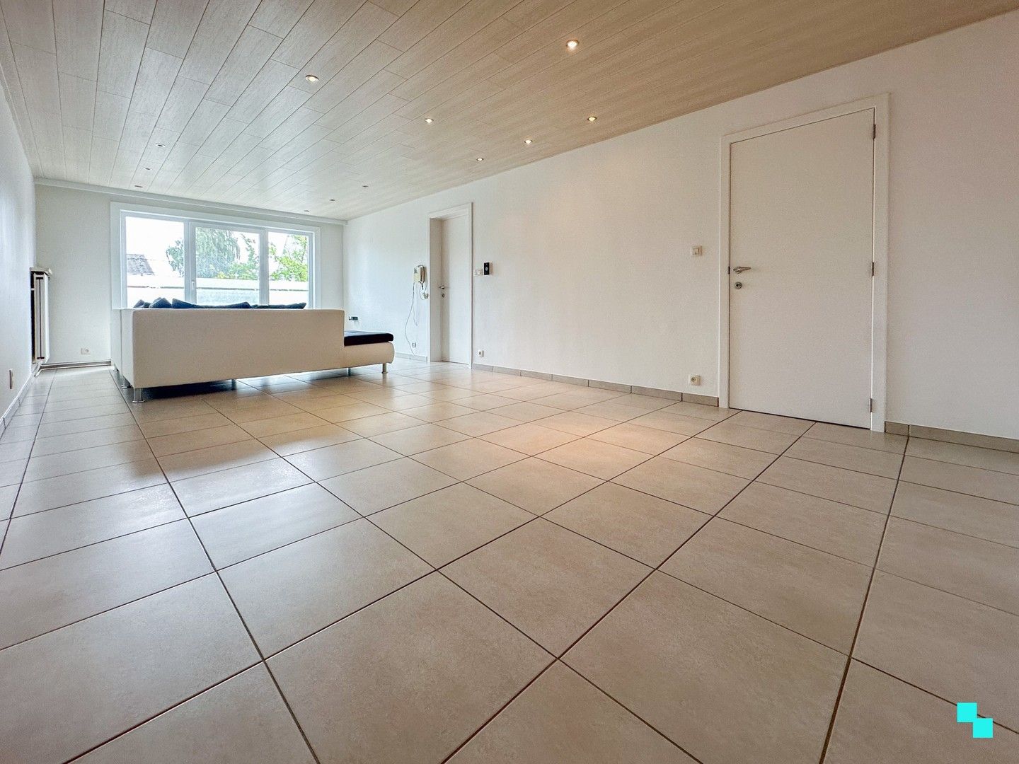 Energiezuinig, instapklaar tweeslaapkamerappartement te Roeselare foto 6