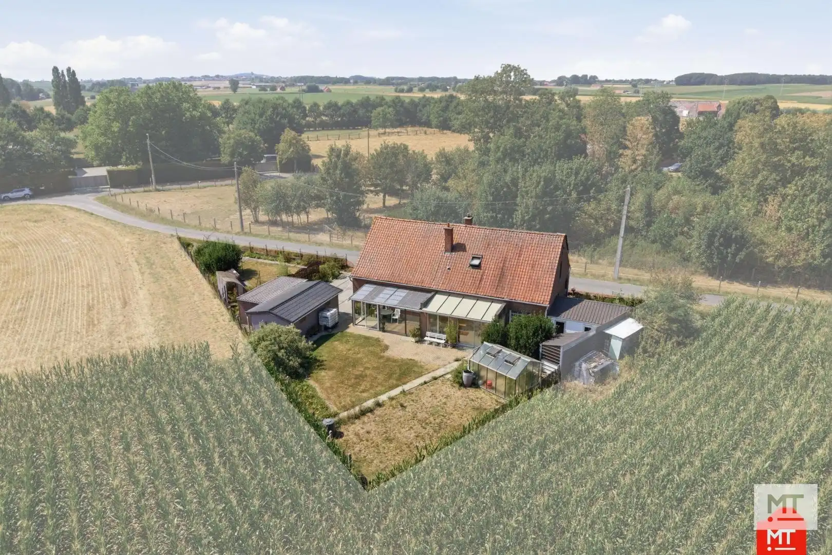 Te renoveren alleenstaande woning op een landelijke locatie in Wijtschate foto 23
