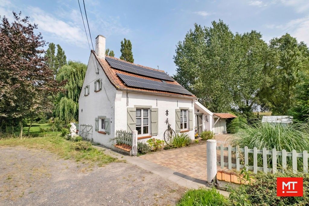 CHARMANTE WONING MET EEN PRACHTIGE TUIN OP EEN LANDELIJKE LOCATIE TE BESELARE foto 1