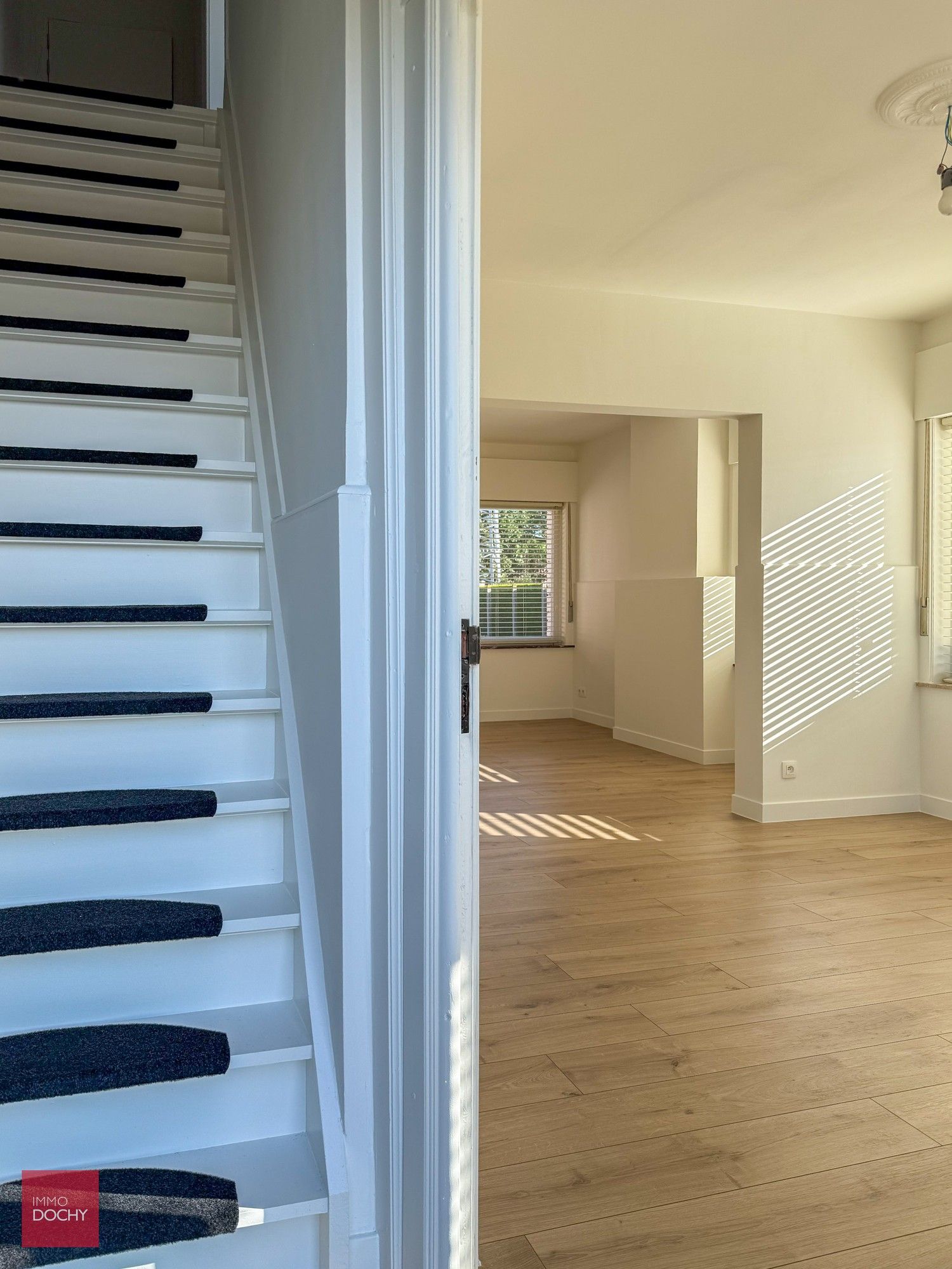 VOLLEDIG  VERNIEUWDE koppelwoning met zuidgerichte tuin in verkeersarme straat | Sparrestraat foto 6