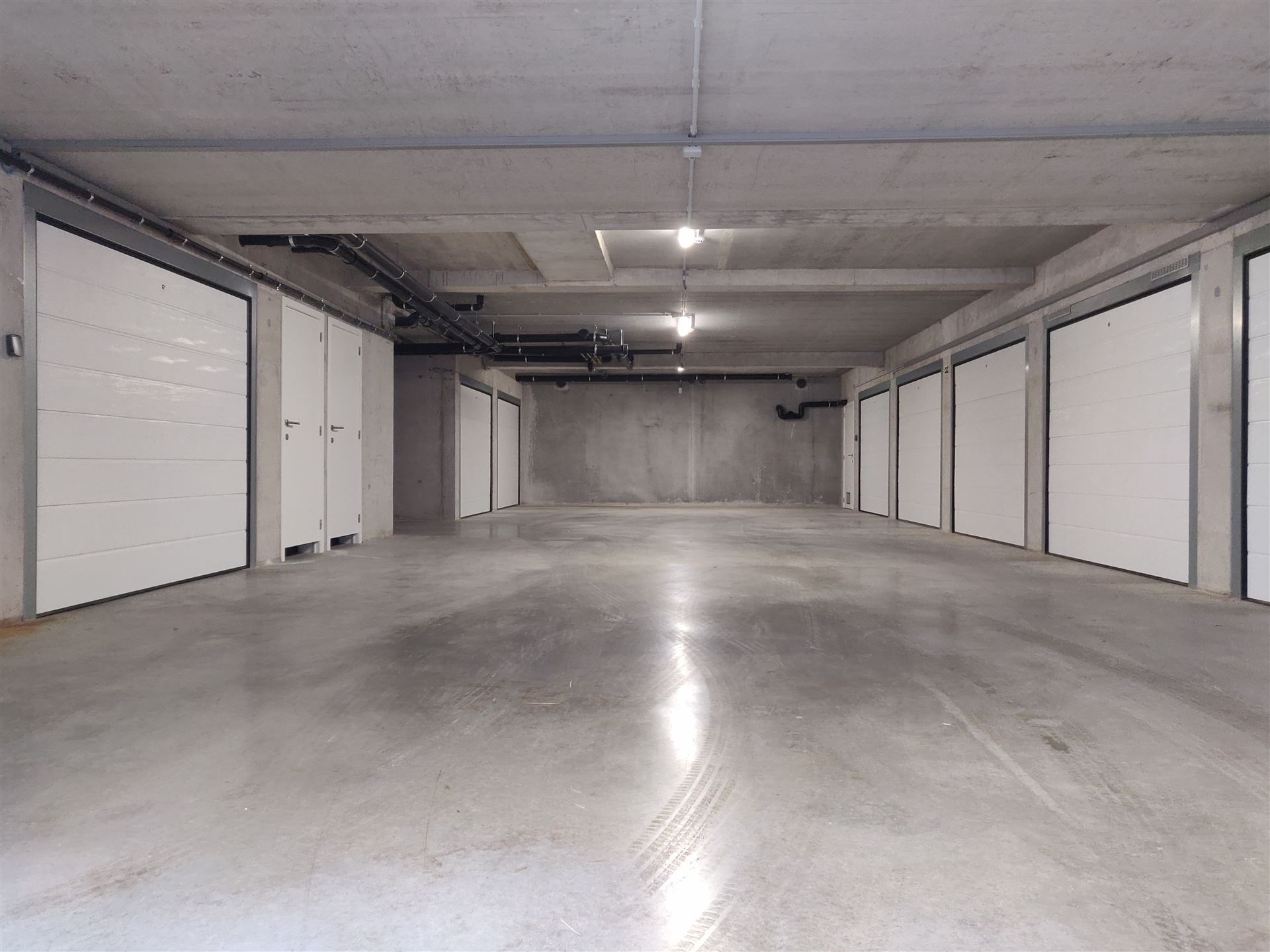 garage foto {{pictureIndex}}