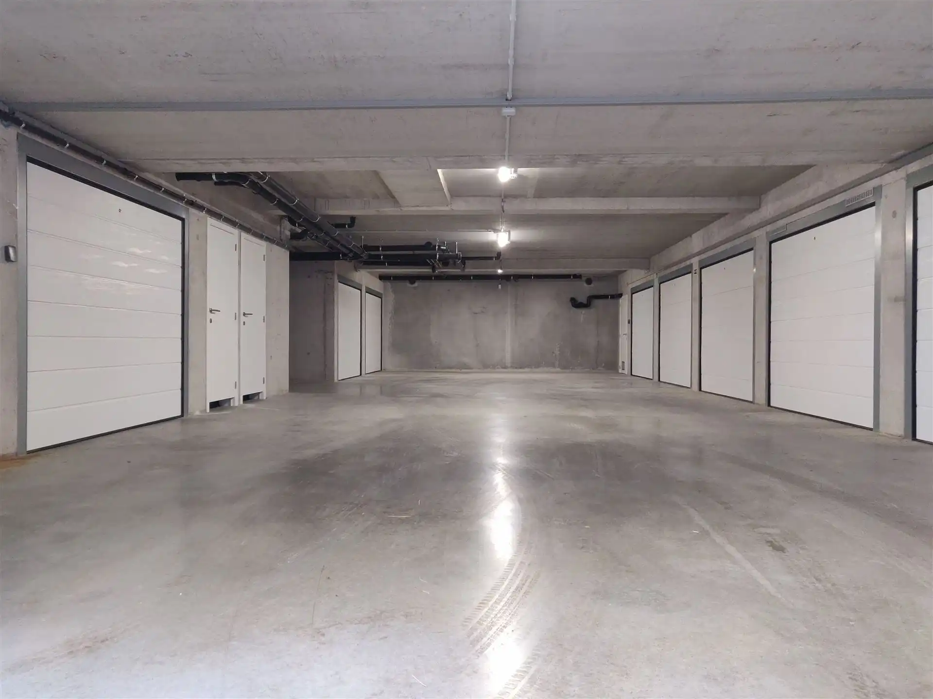 garage foto {{pictureIndex}}