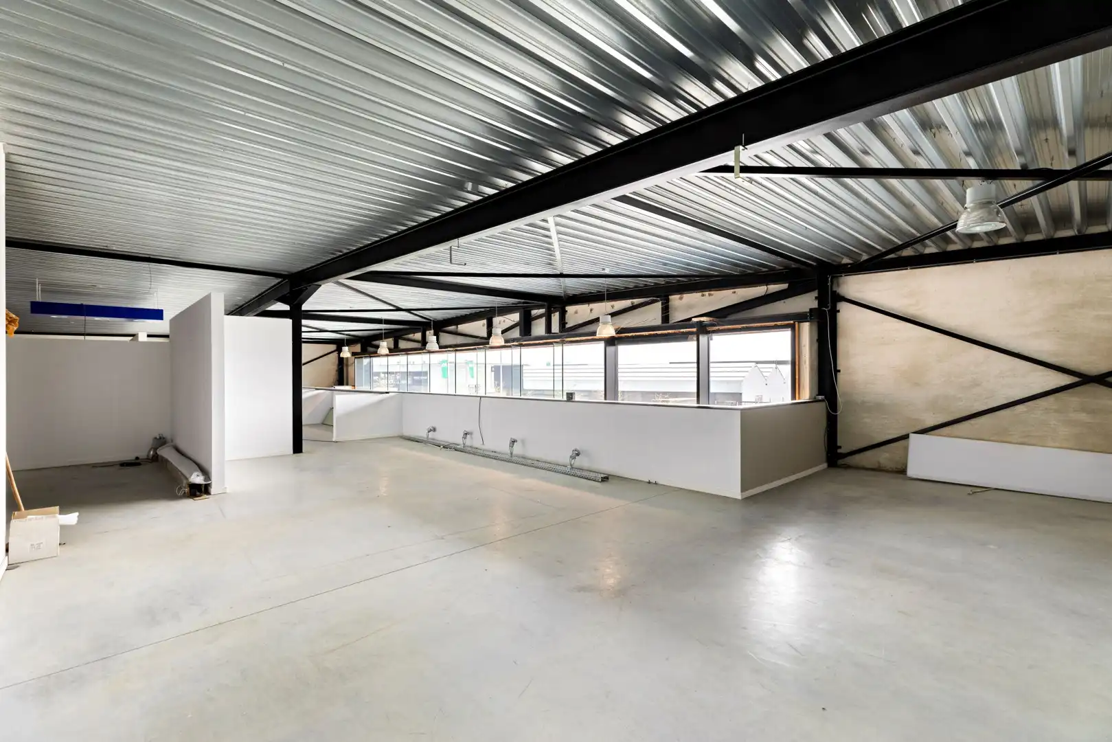 Polyvalent bedrijfsgebouw met woonst op strategische locatie te koop foto 9