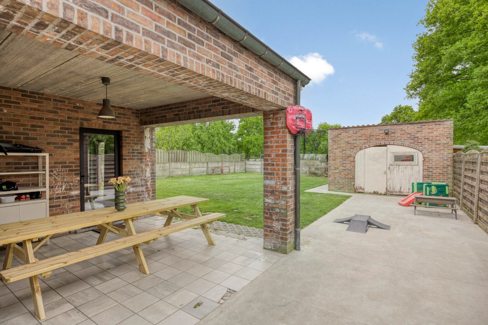 Woning met 4 slaapkamers op een ZW gericht perceel van 688 m² te St.-Jozef-Olen ! foto 2