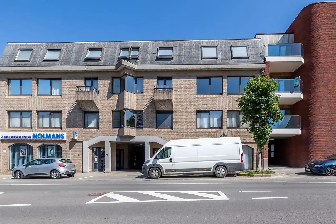 Appartement met twee slaapkamer en terras nabij centrum foto 24