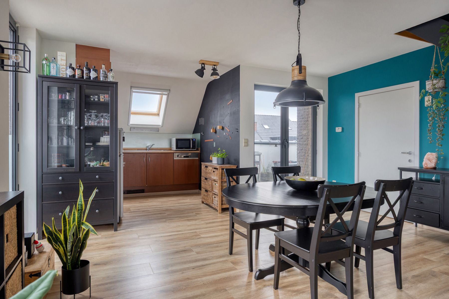 RUIM, INSTAPKLAAR DUPLEXAPPARTEMENT (MOGELIJKE OPBRENGSTEIGENDOM) MET 2 SLAAPKAMERS, TERRAS, KELDERBERGING EN AUTOSTAANPLAATS IN HET CENTRUM VAN ZUTENDAAL ! foto 6