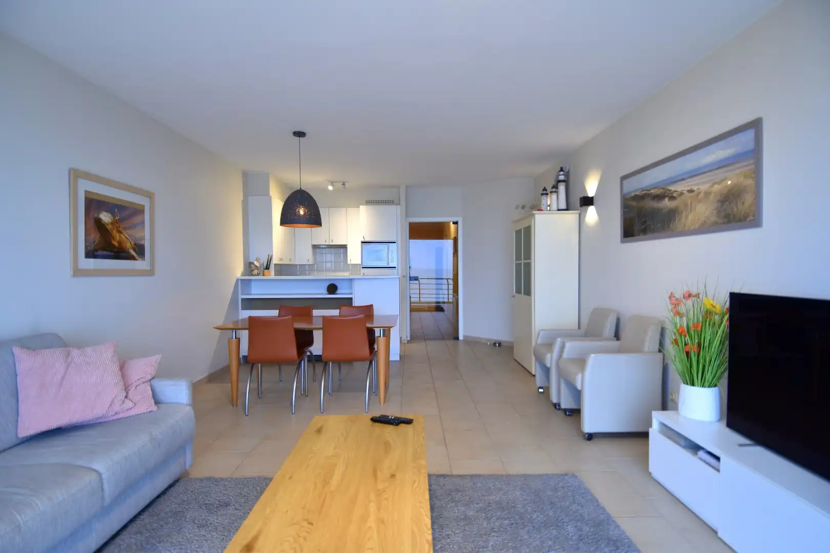 Appartement met frontaal zeezicht op de zeedijk in Nieuwpoort foto 2