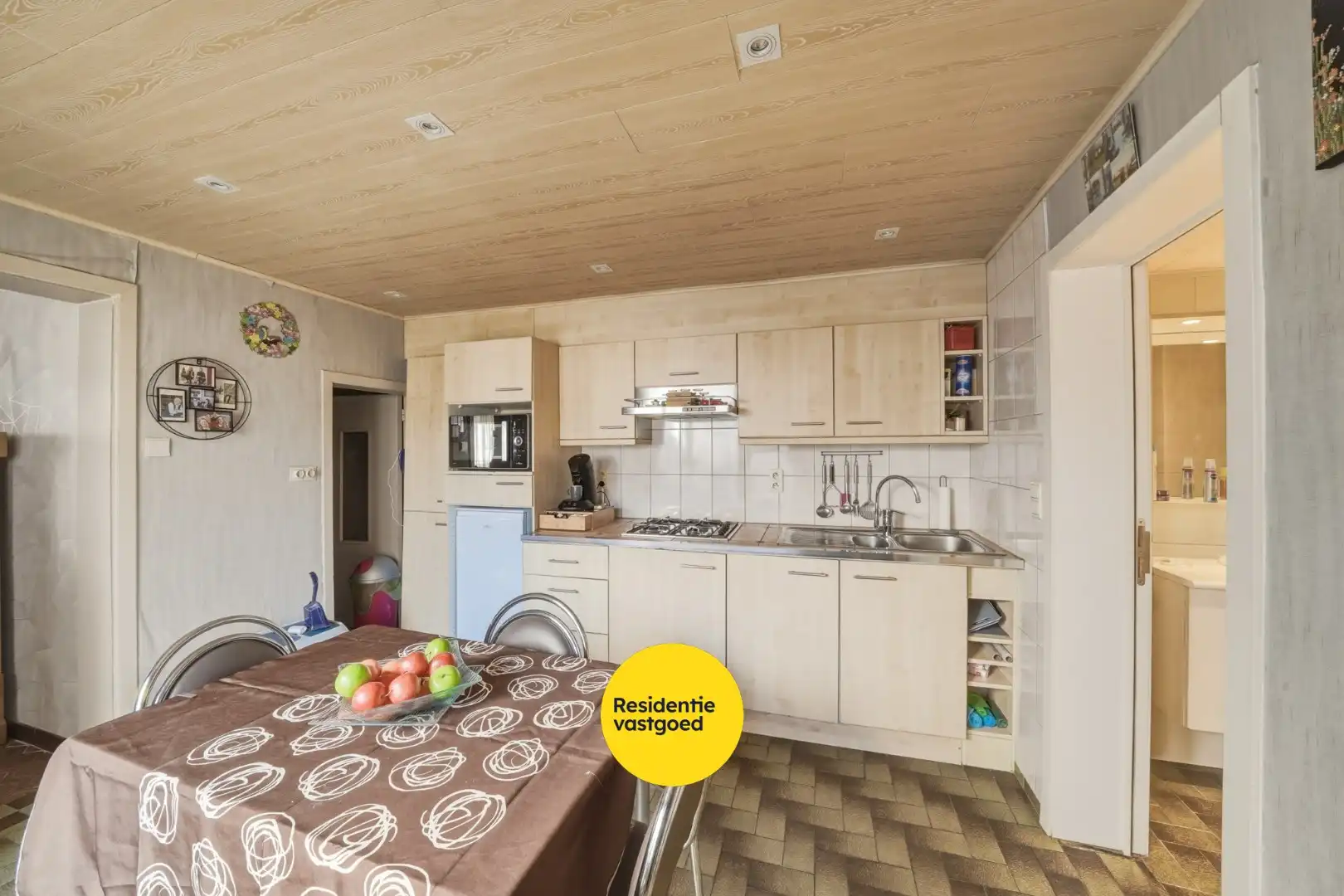 Op te frissen hoekwoning met garage in Bredene foto 10