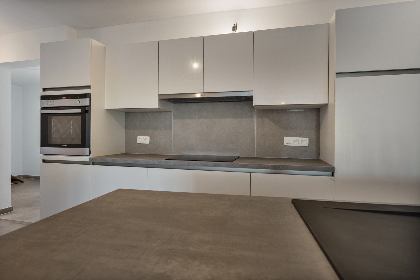 Recent gerenoveerde woning met groen zicht in Ruiselede foto 2