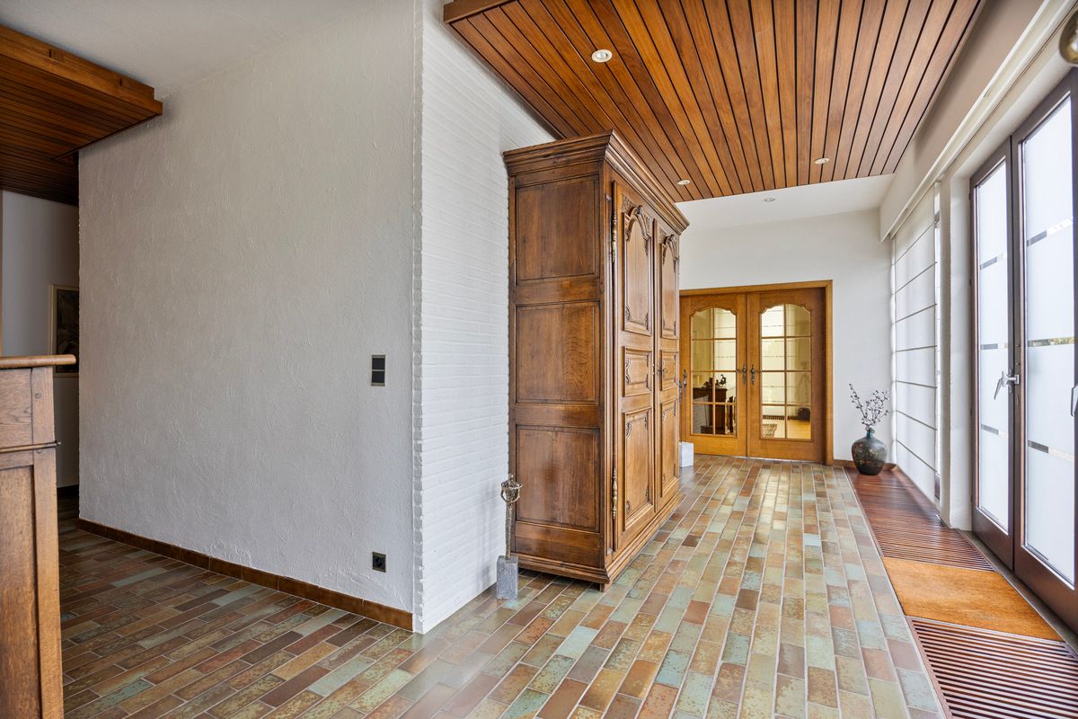 Ruime gelijkvloerse woning met bedrijfshal foto 4