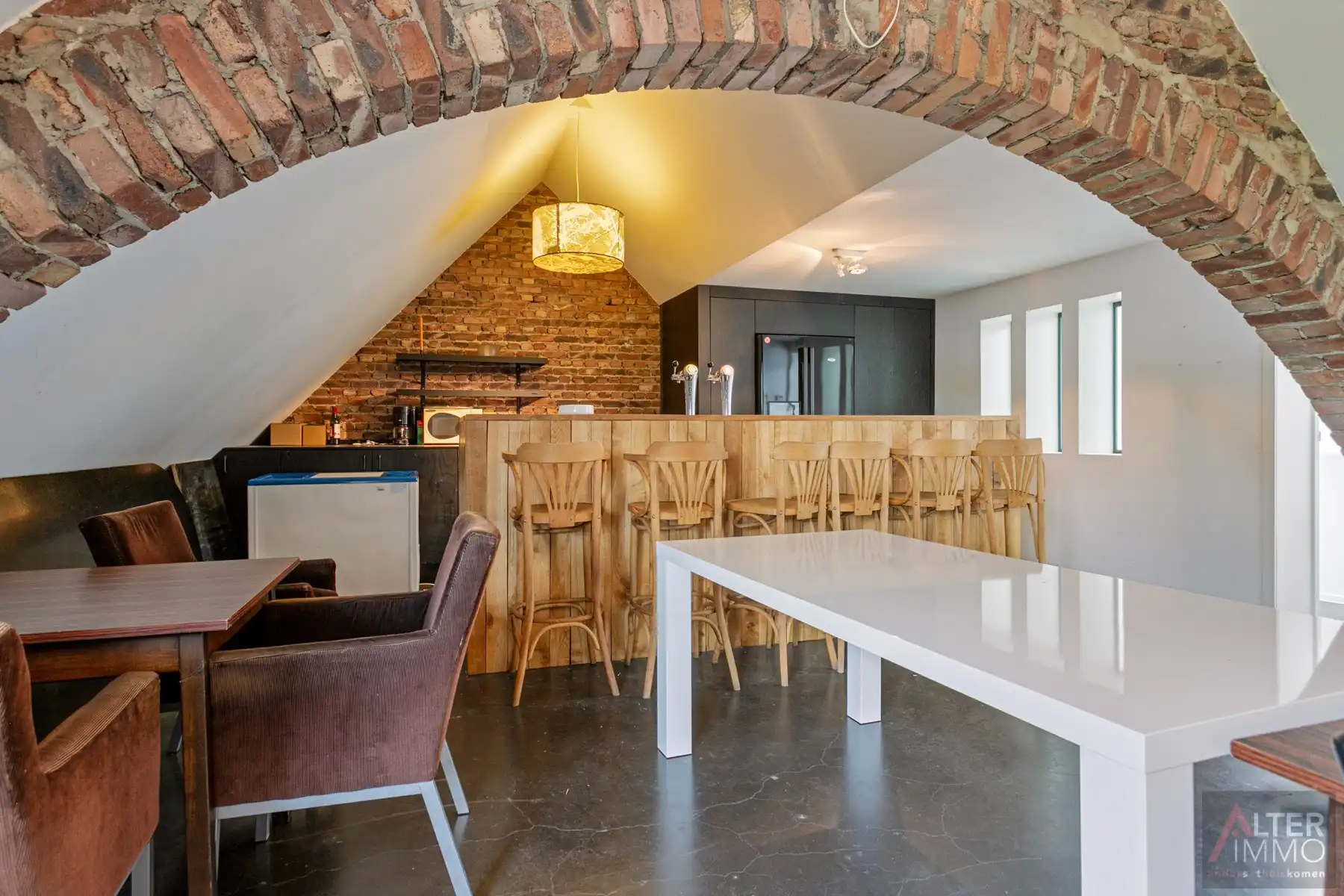 Bedrijfspand met appartement op toplocatie met uiterste visibiliteit! foto 28