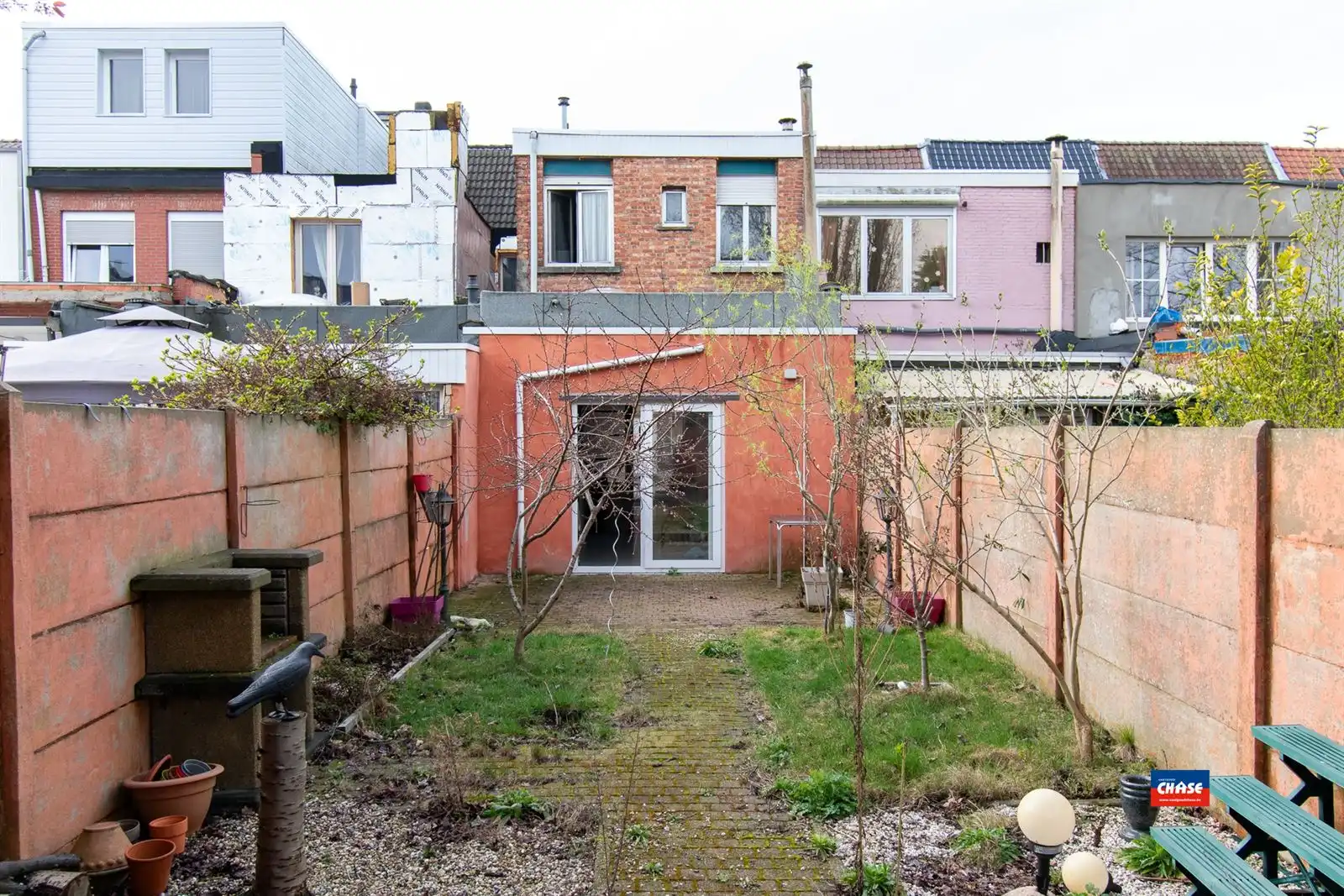 Woning met 2 slpks, magazijn en tuin foto 3