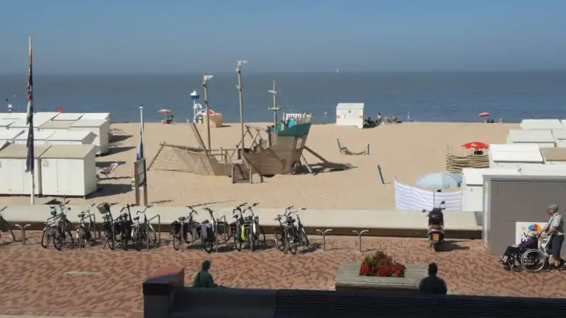Wonen met de Noordzee aan uw voeten: Stijlvol 2-slaapkamerappartement in residentie Les Nenuphars foto 13