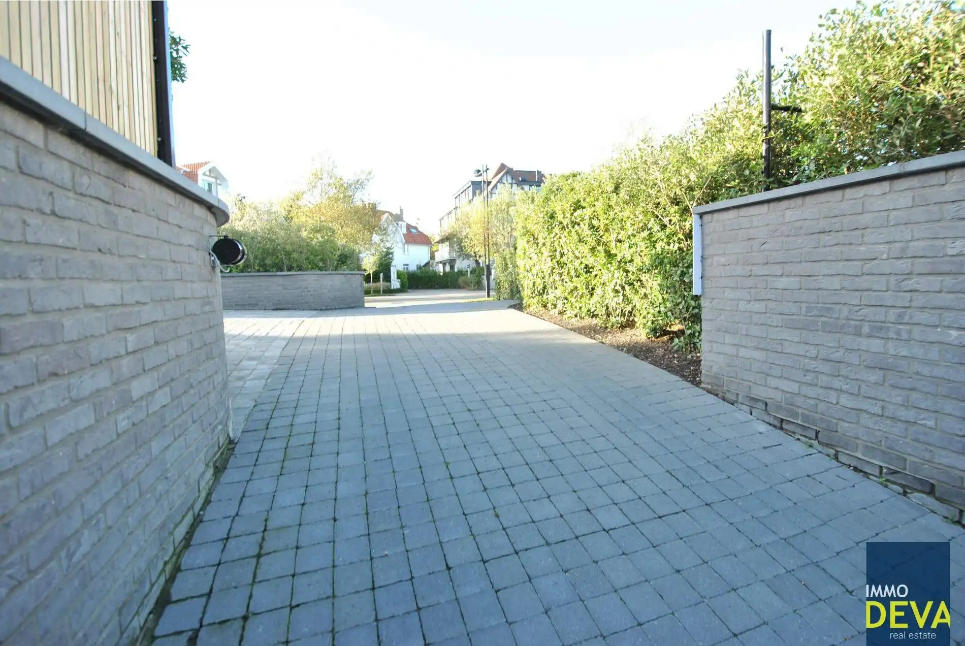 Ruime garagebox in de Elizabetlaan  foto 3