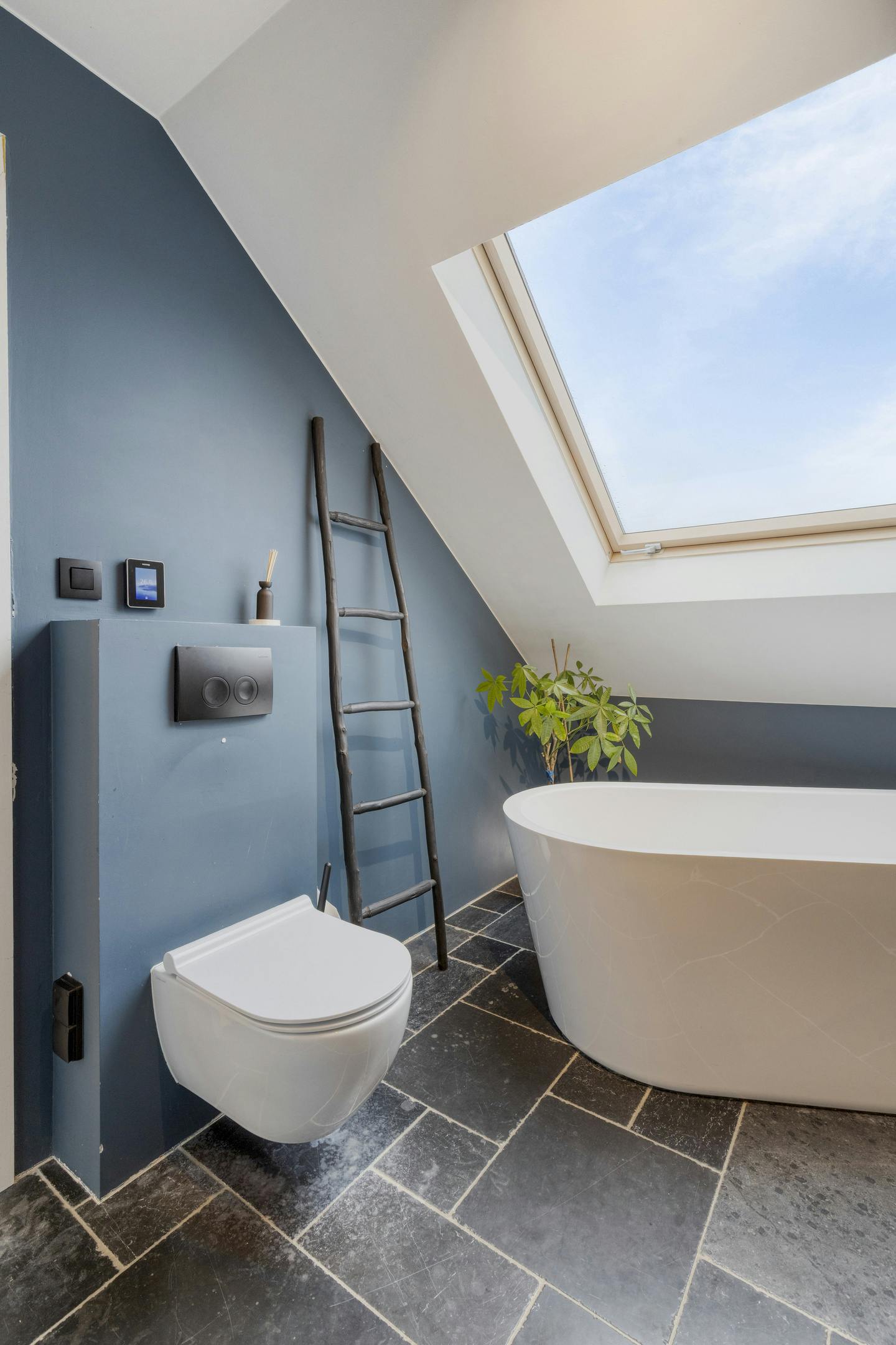 Ruime woning omgeven door groene tuin met 4 slaapkamers foto 16