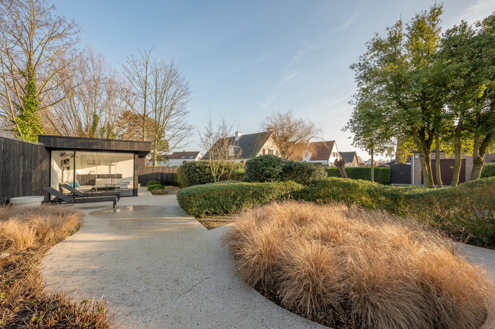 Unieke alleenstaande villa verscholen in een rustige laan te Knokke foto 3