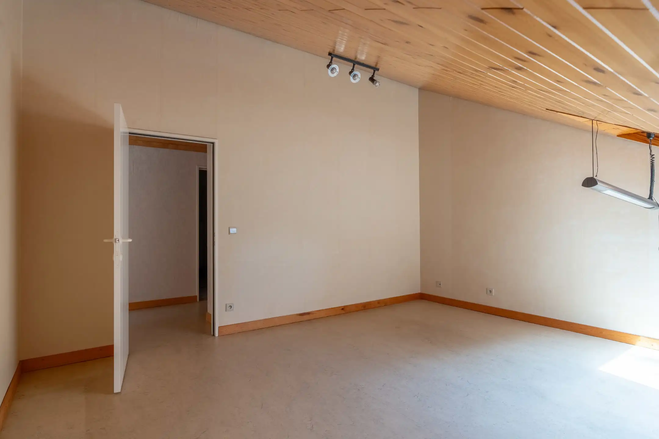 Ruime architectenvilla met 8 slpk's op 1.832 m² te Vosselaar foto 28