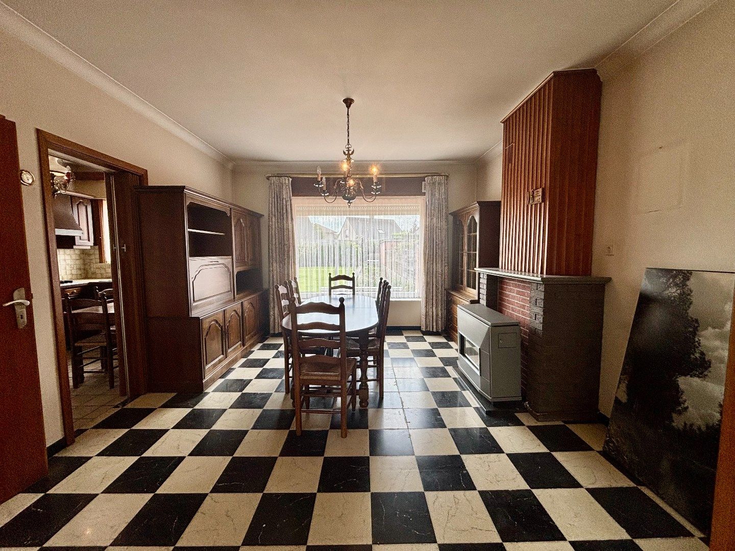 Ruime en kloeke halfopen woning met zonnige tuin. Opp:555m². foto 10