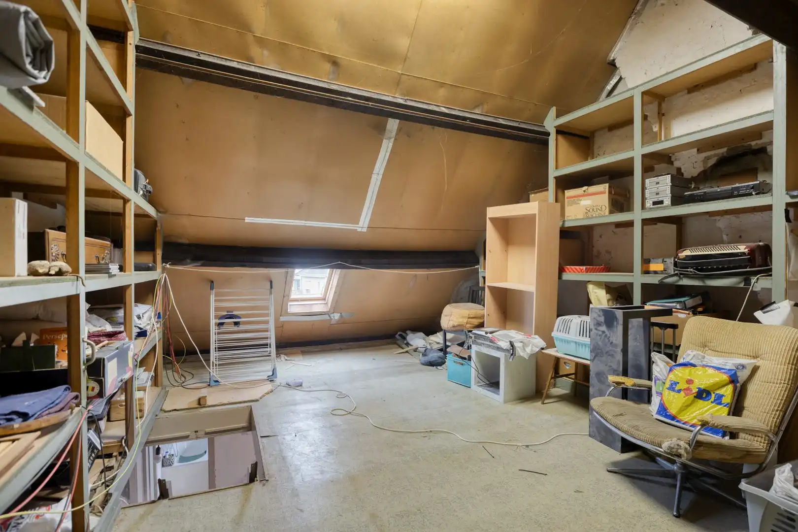 Af te werken woning met uitweg achteraan te Sint-Kruis. foto 16