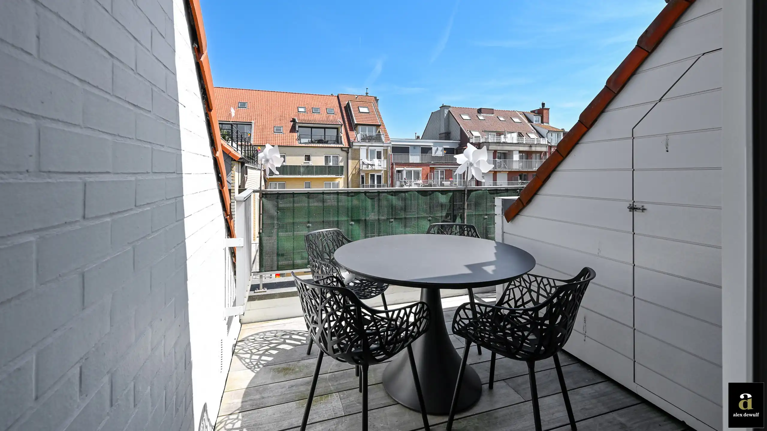 Prachtig afgewerkt duplexappartement met terras en zijdelings zeezicht. foto 8