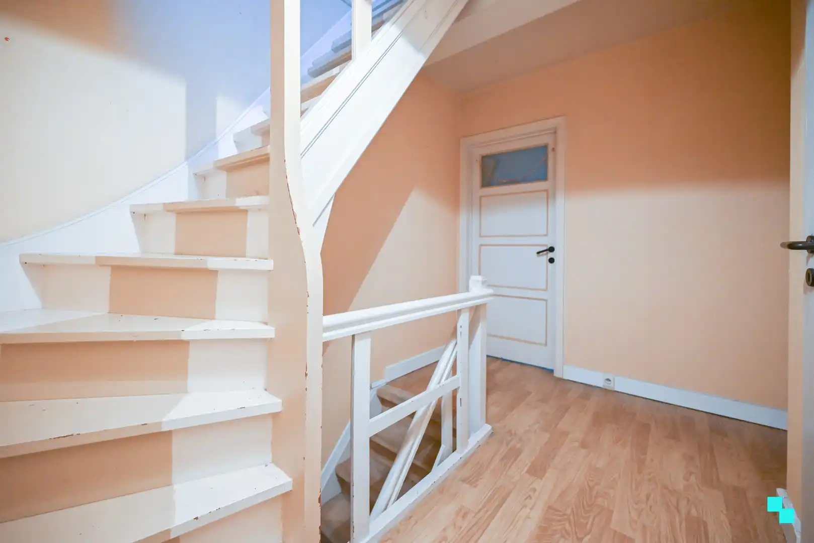 Halfopen bebouwing met garage nabij centrum Izegem foto 29