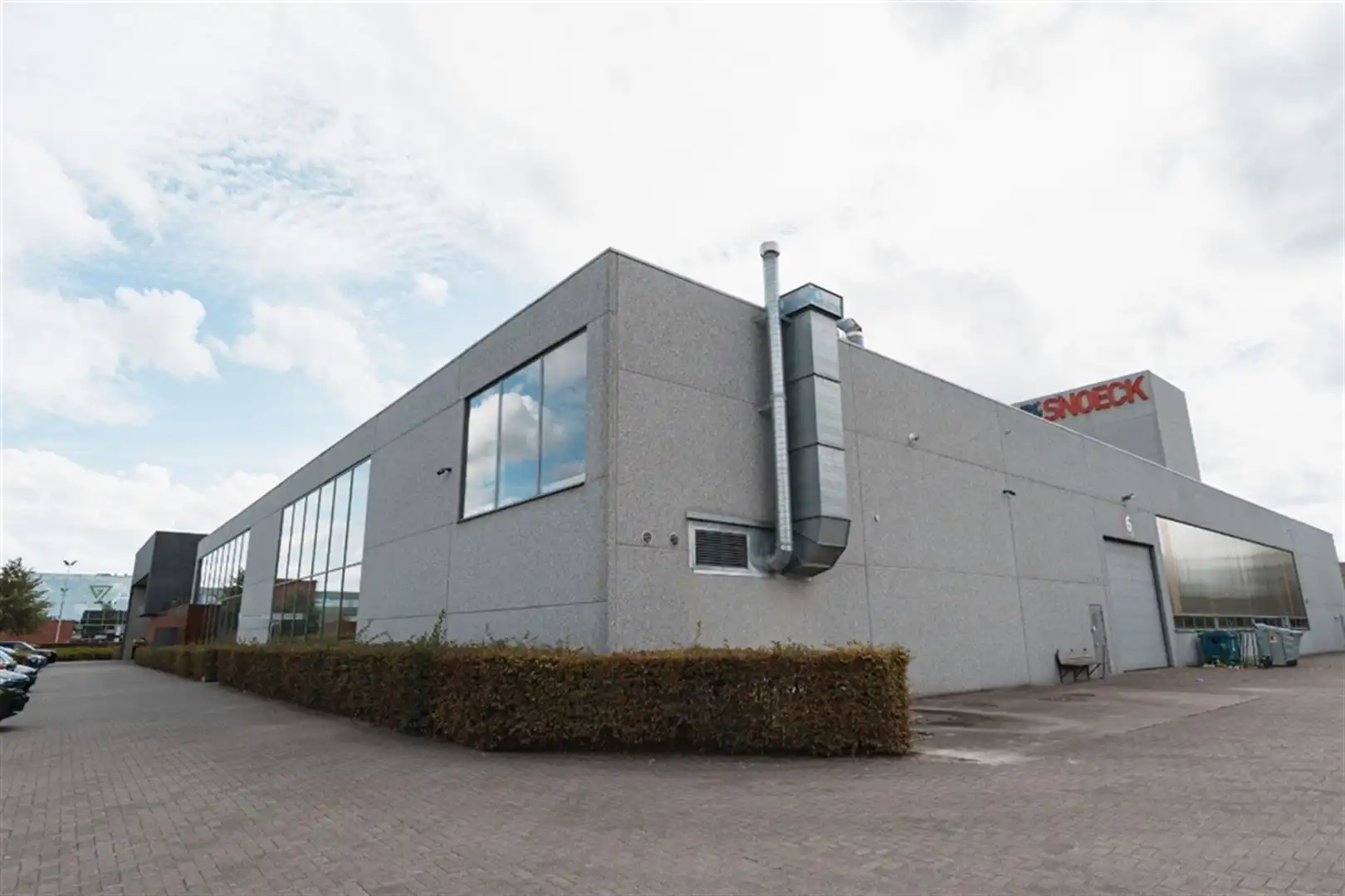 Polyvalent bedrijfsgebouw foto 9