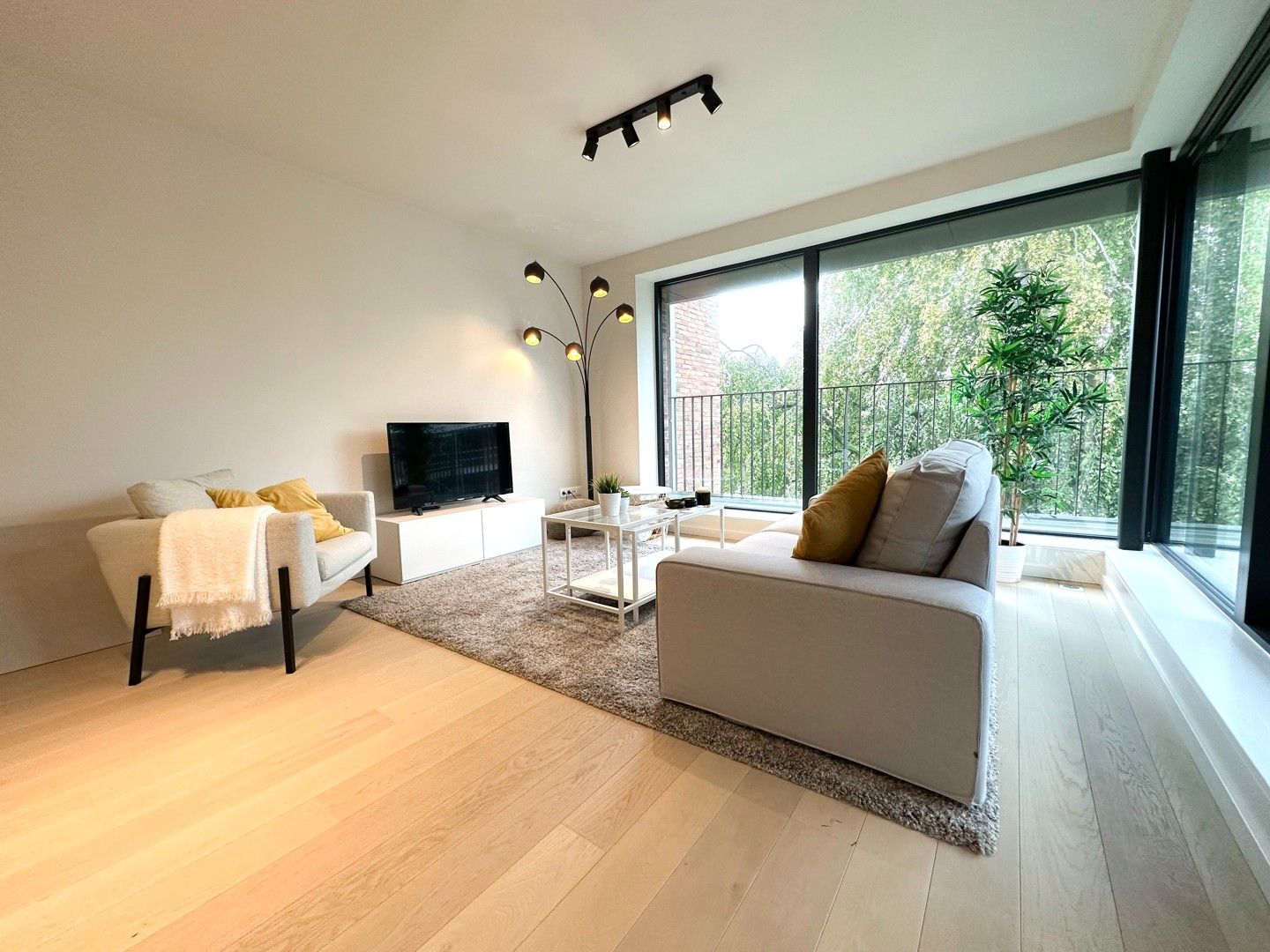 Stijlvol en lichtrijk hoekappartement in een prachtige parkomgeving foto 3