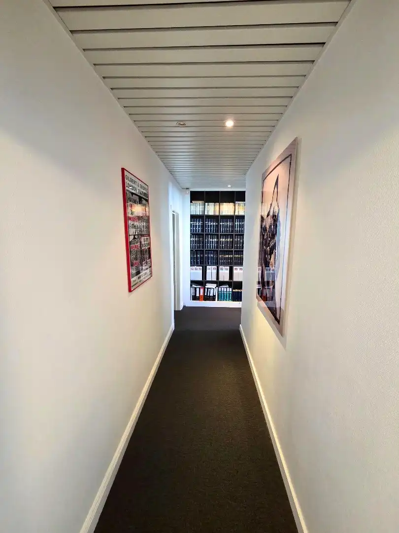 Kantoorruimte nabij de rechtbank van 325 m² foto 8