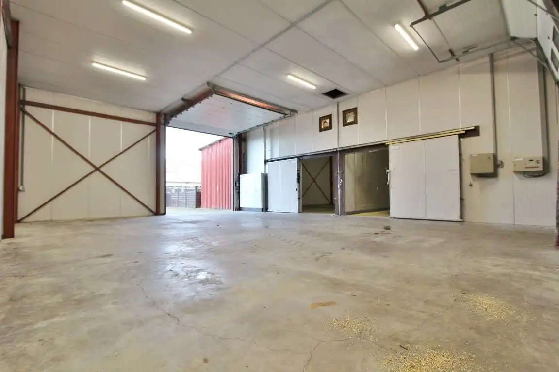 Ruime stockageruimte met frigoloodsen foto 7